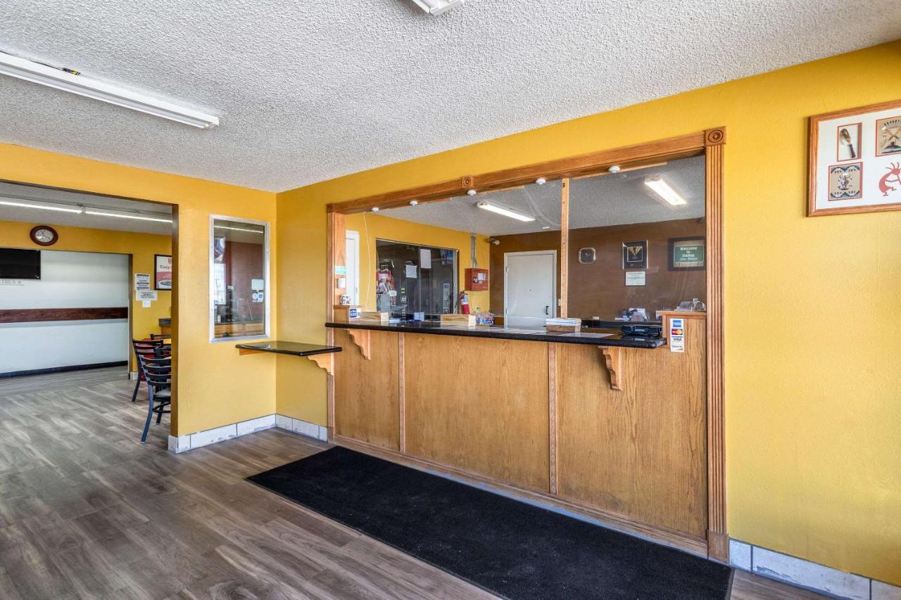 Econo Lodge Gallup Bagian luar foto
