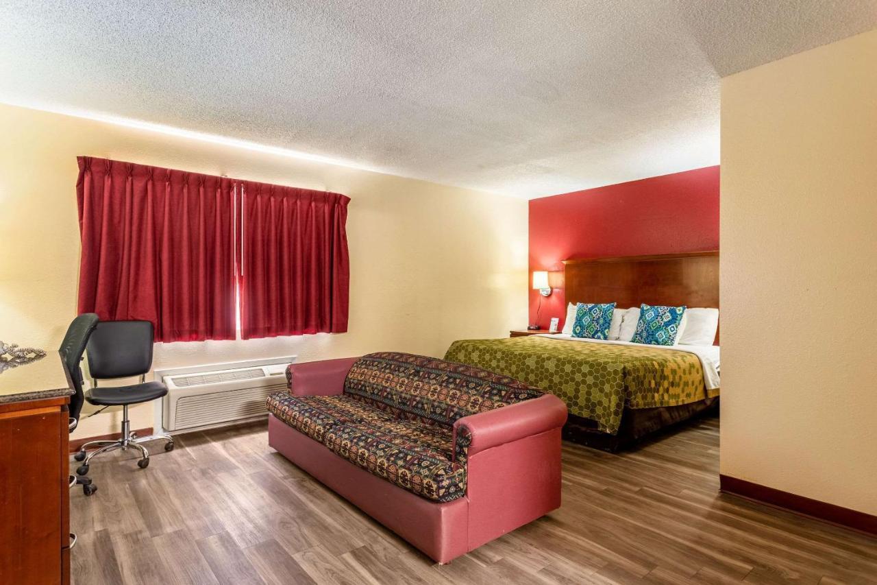Econo Lodge Gallup Bagian luar foto