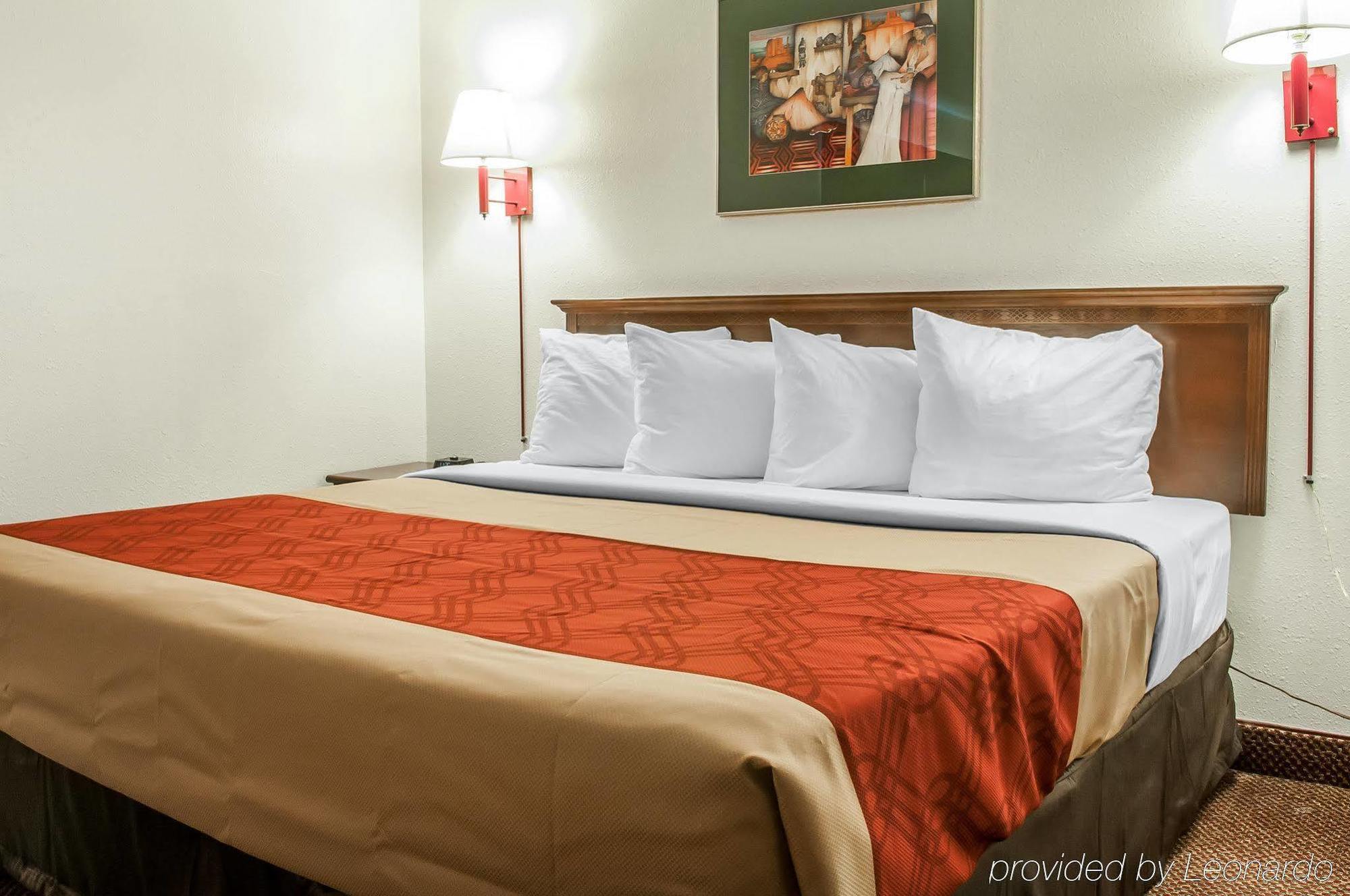Econo Lodge Gallup Bagian luar foto