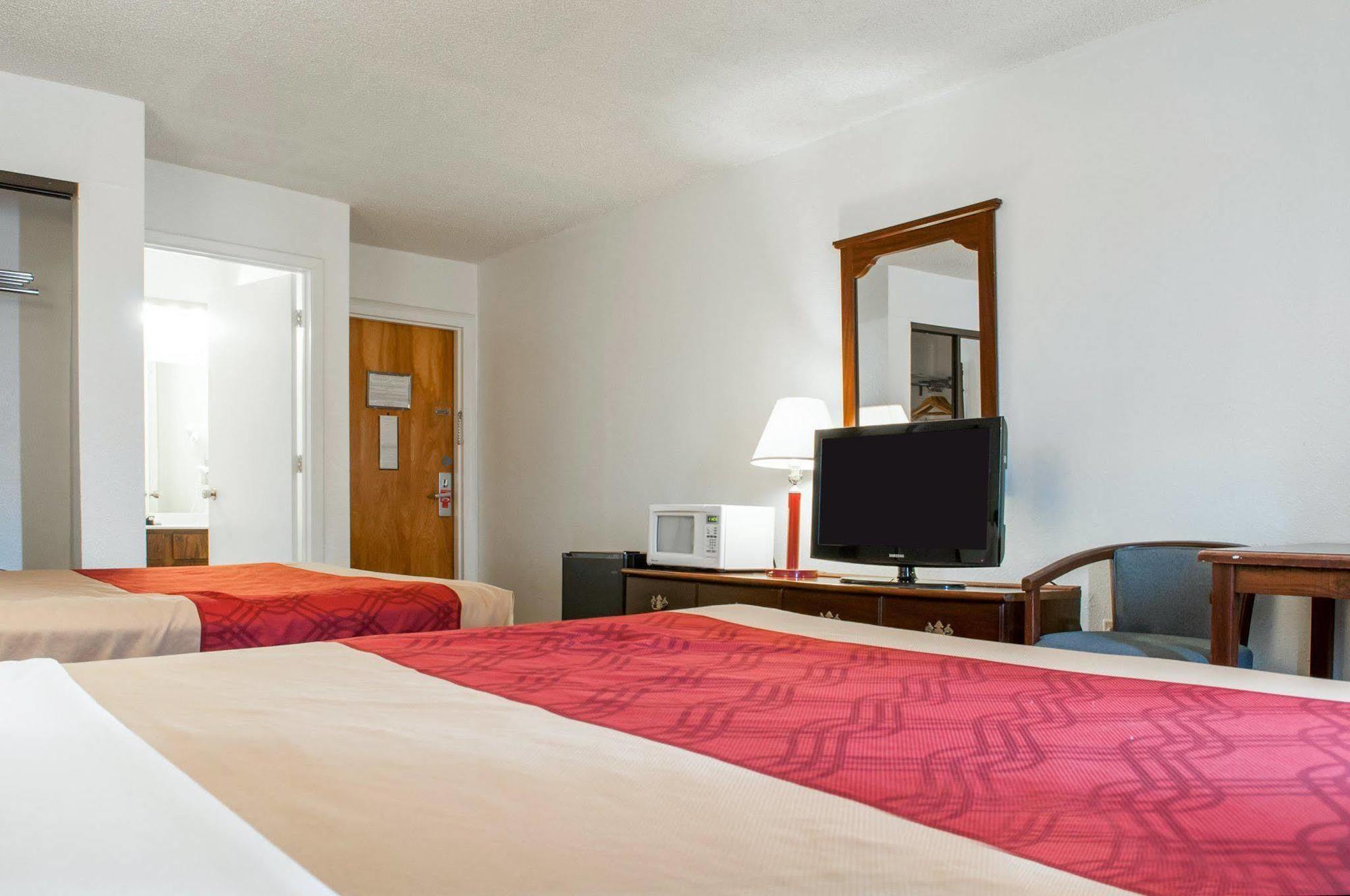 Econo Lodge Gallup Bagian luar foto