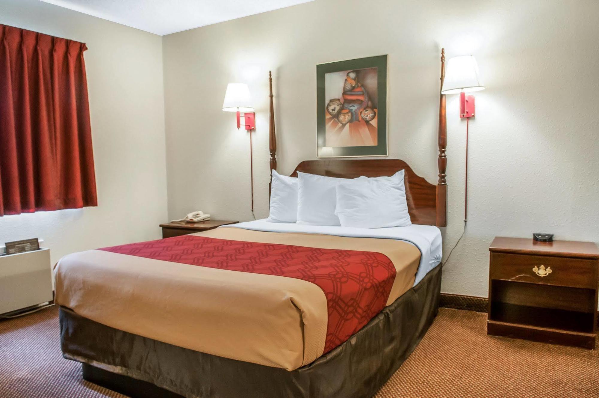 Econo Lodge Gallup Bagian luar foto