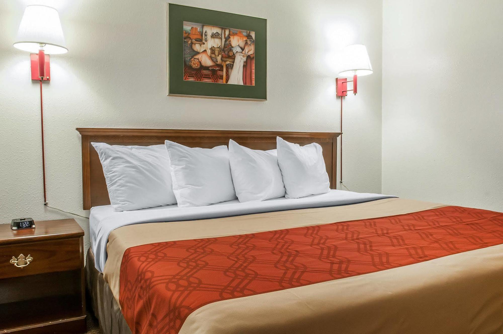 Econo Lodge Gallup Bagian luar foto